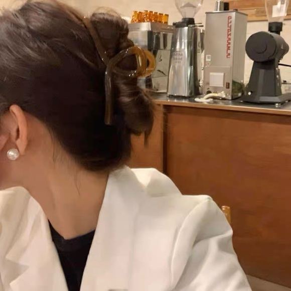 2 Pieces of Claw Hair Clip - Picture 2 of 5